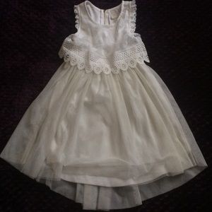 Girl’s dress